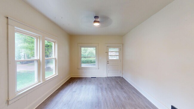 Photo - 210 Perry St