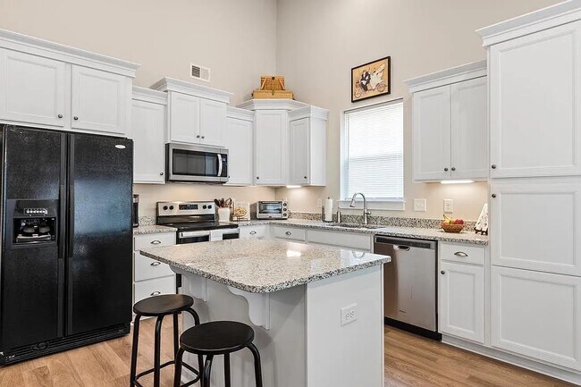 Photo - 324 Kelby St