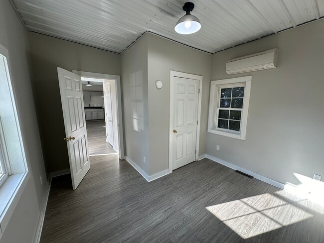 Building Photo - 150 S 3rd St Unit 150 - 2 Rental