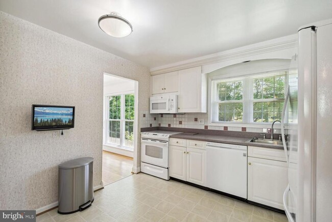 Photo - 5916 Greentree Rd