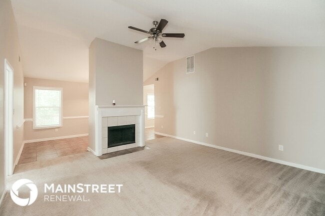 Photo - 450 Clear Blue Way