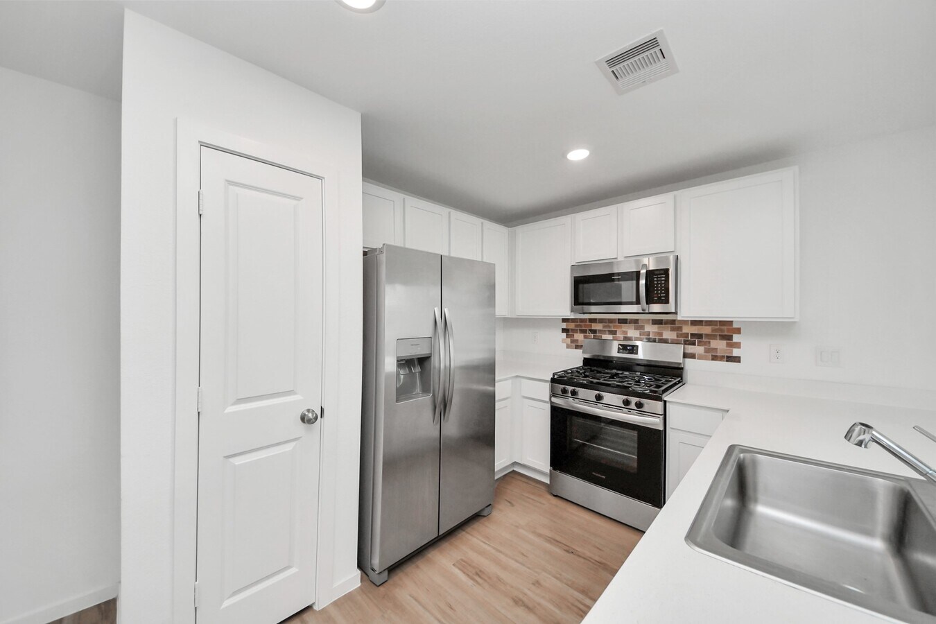 Photo - 1607 Red Oak Dr