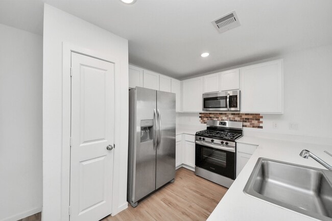 Photo - 1607 Red Oak Dr