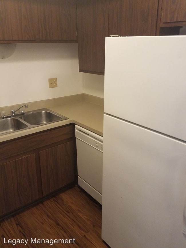 Crestwood Apartments
