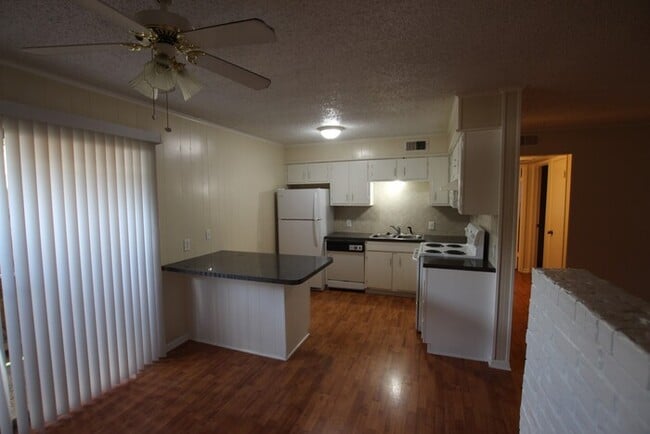Photo - TOUR TODAY! Willow Park Town Homes- (Unit 20) 2 Bedroom Town house for Rent in Lindale!
