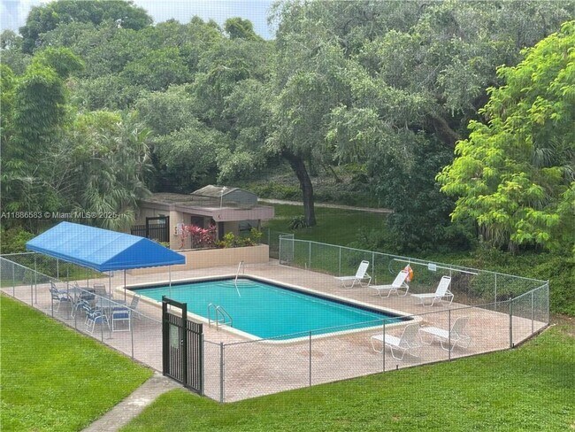 Photo - 9400 Live Oak Pl Unit 306