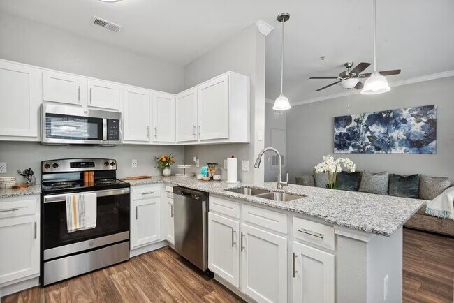 Photo - Your New High-End Retreat – Enjoy 1 Month ... Unidad DWR