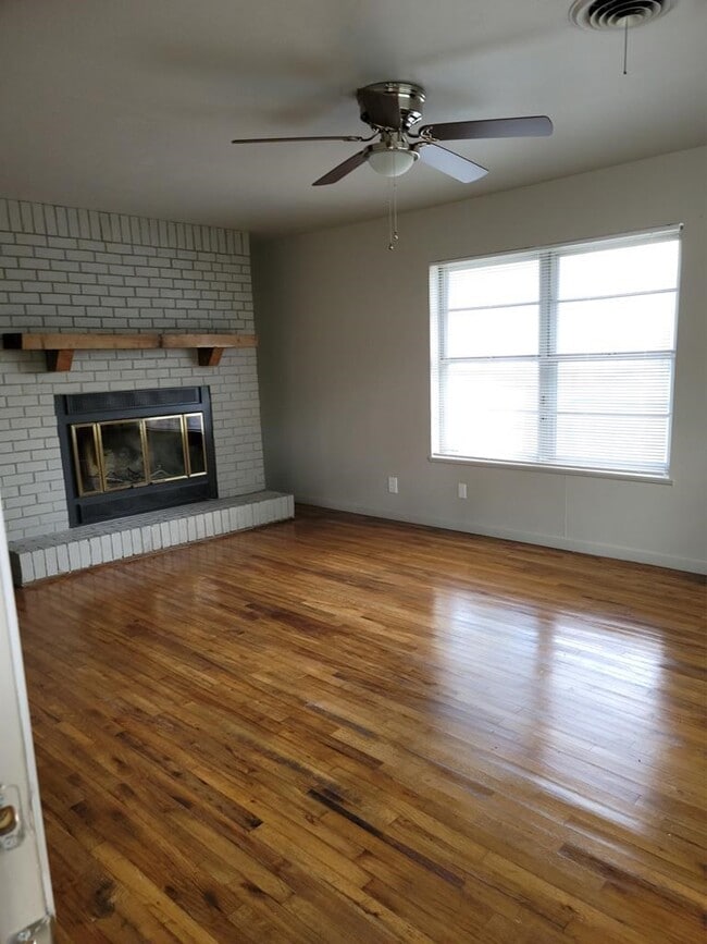 Photo - 610 Rees St