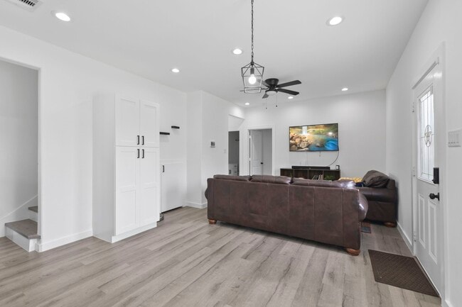 Photo - 5208 Laura Koppe Rd