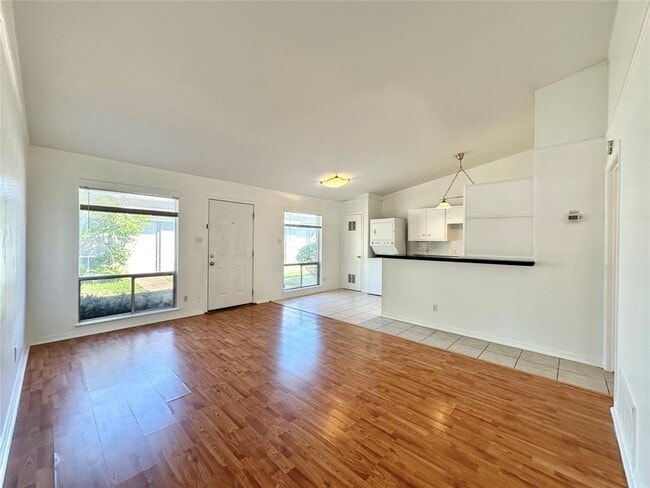 Photo - 614 W 51st St