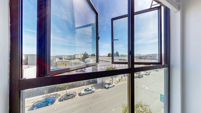 Photo - 1532 Howard St Unit 503