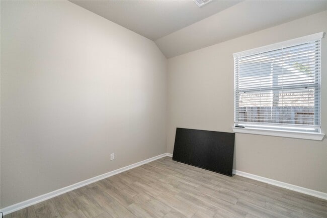 Building Photo - 389 Andes Dr