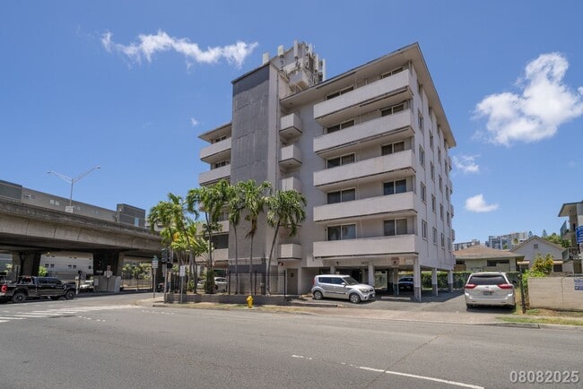 Photo - 1402 Piikoi St