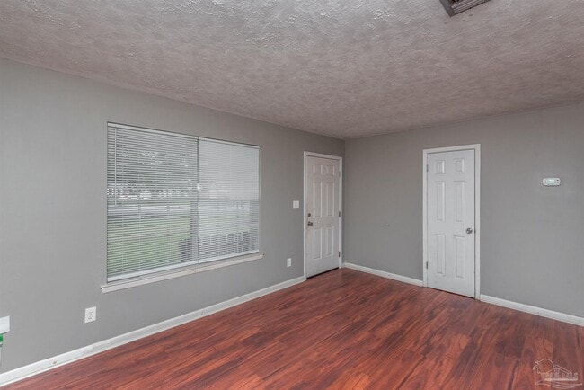 Photo - 525 Quigley Rd