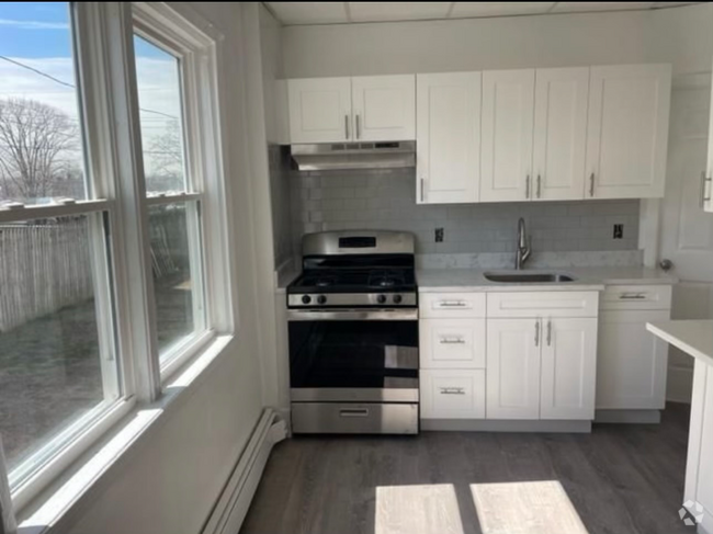 Building Photo - 332 Glenhill Ave Unit 1R Rental
