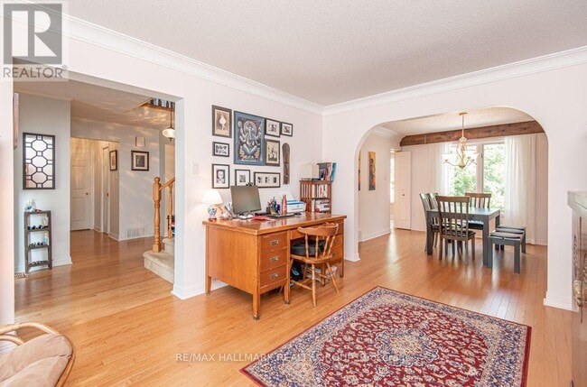 Photo - 18 Hesse Crescent