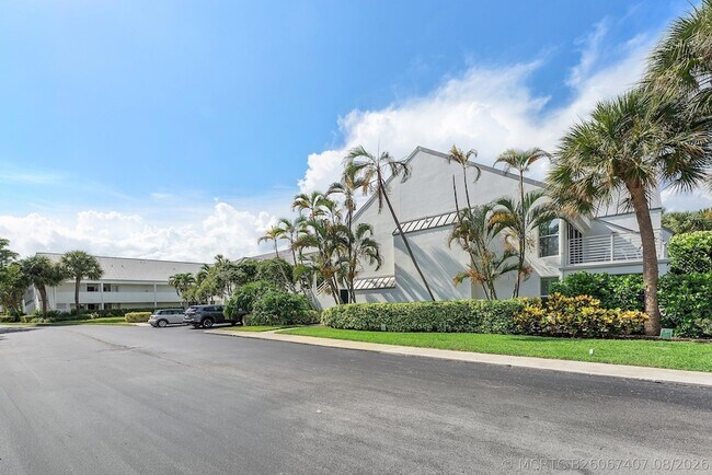 1605 S US Hwy 1 Unit M2-108