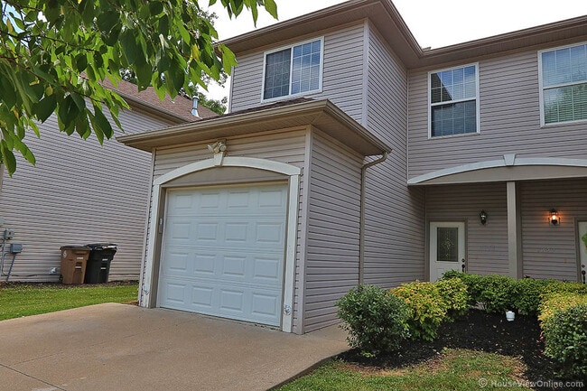 1345/1347 Amblewood
