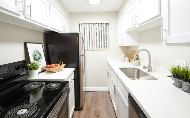 Kitchen - 2186 800 E Unit 7