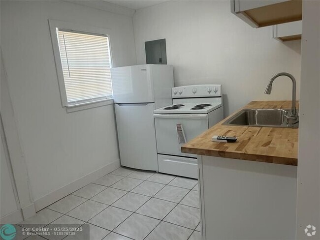 Building Photo - 1117 N 19th Ave Unit 2 Rental