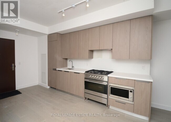 Photo - 160 Kingsway Crescent Unit 406