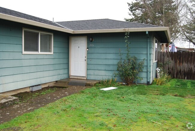 Building Photo - 2 Bedroom 1 Bath Newberg in Newberg OR Rental