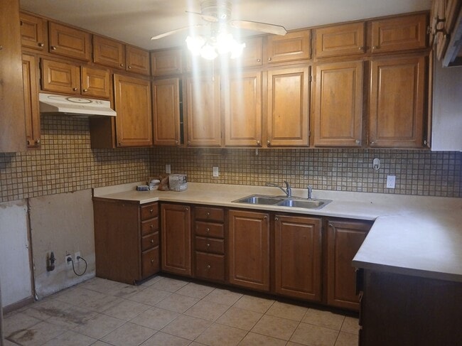 Photo - 2413 Poplar St