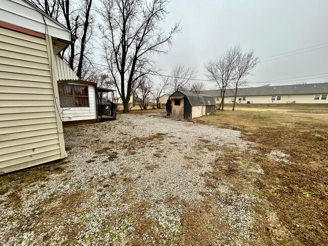 Photo - 205 S Commercial Ave