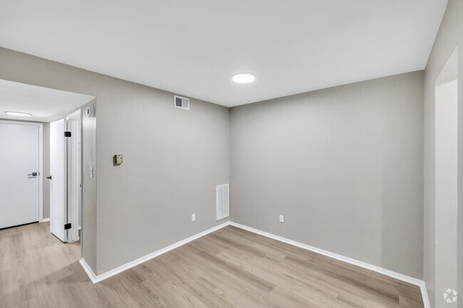 Oakhaven - 2BR, 1BA - 900SF - Dining Room