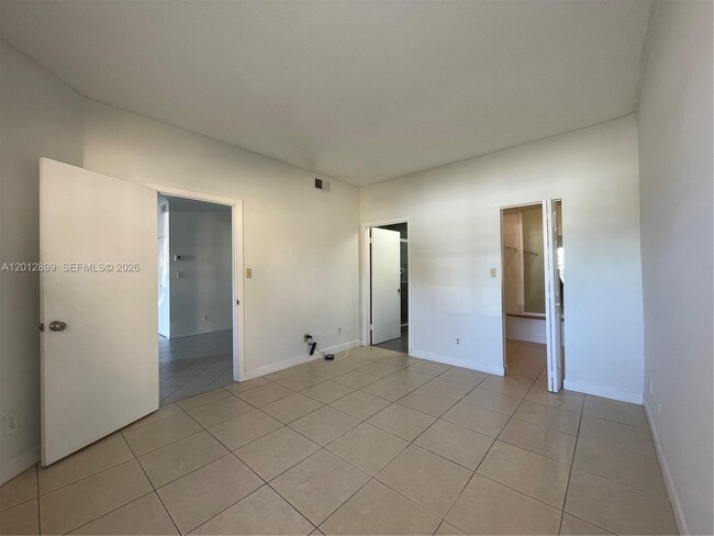 Photo - 640 Cypress Club Way Unidad F12