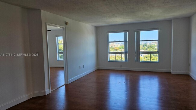 Photo - 2351 Douglas Rd Unidad 801