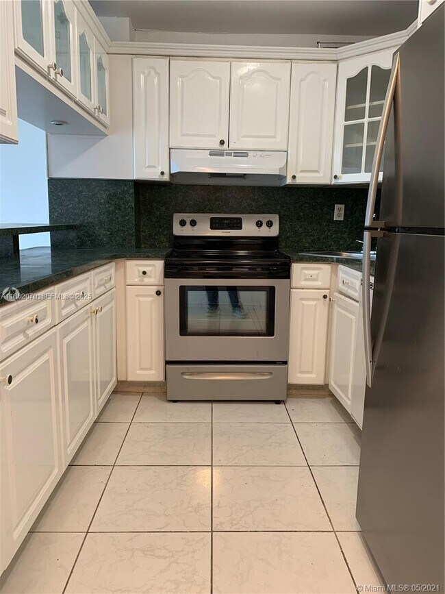 Photo - 1325 W 68th St Unit 514
