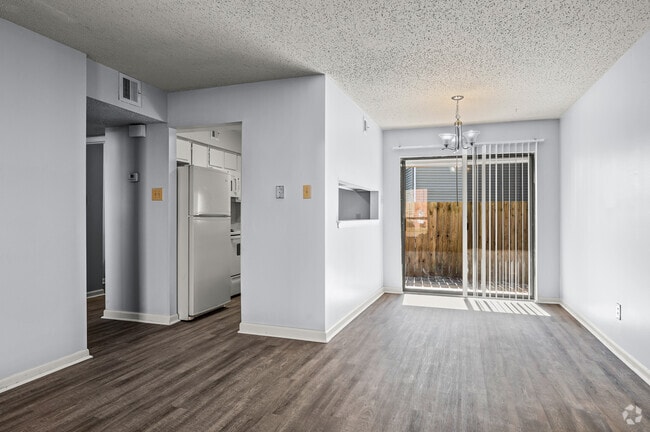 1BR, 1BA - 750SF