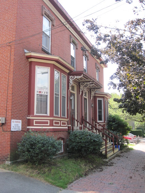 Building Photo - 450 Cumberland Ave Unit 3