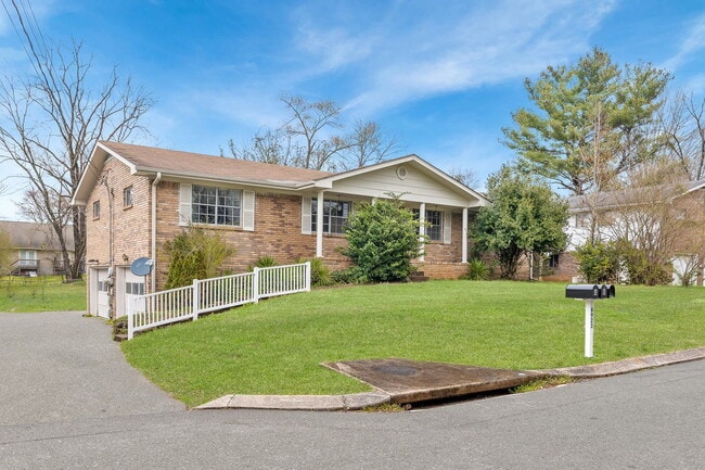 Photo - 6923 Greenway Dr Unit C