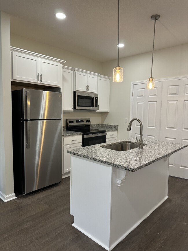 Building Photo - 1205 Winona Ave Unit C Rental