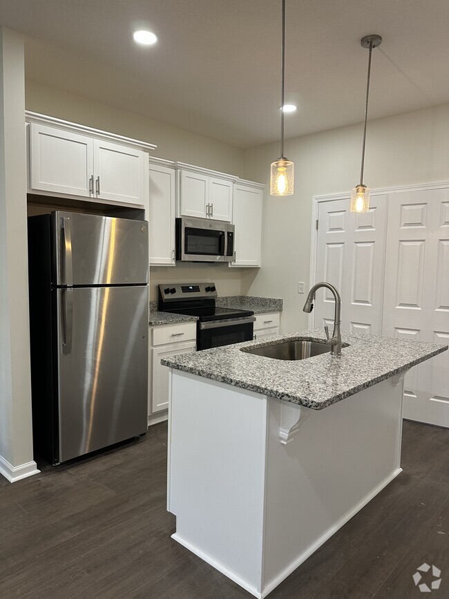 Building Photo - 1205 Winona Ave Unit C Rental
