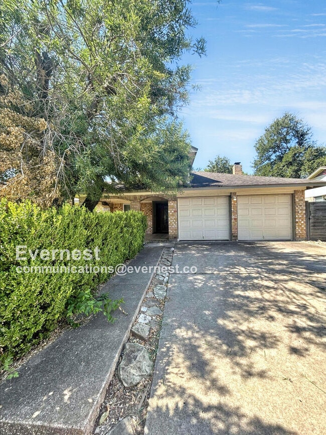 Building Photo - 2701 Deeringhill Dr Rental