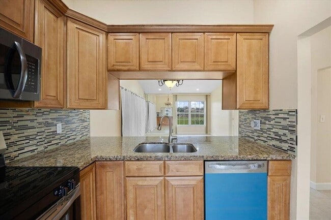 Photo - 5540 Lakewood Cir S