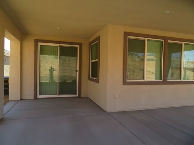 Covered back patio - view 2 - 1301 Catalina Rdg