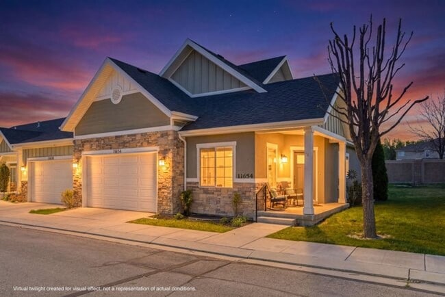 Building Photo - Beautiful Riverton Townhome in Gated Community!