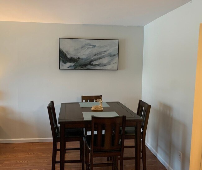 Charming 2BR Condo in Wallingford - Charming 2BR Condo in Wallingford