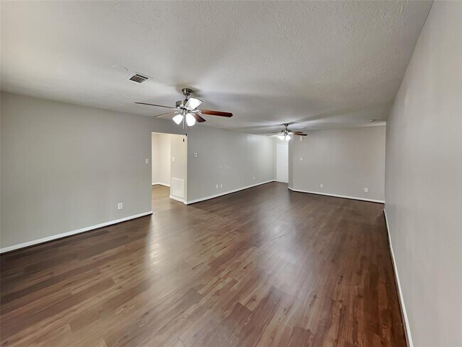 Photo - 28707 Binefield St