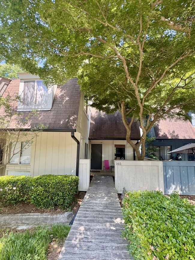 Photo - 165 Woodstone Dr