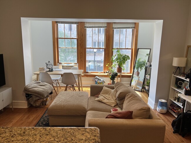 Photo - 1042 W Bryn Mawr Ave Unit 3