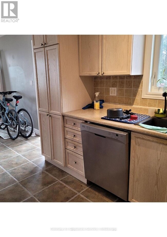 Photo - 630 Drury Ln Unit Upper