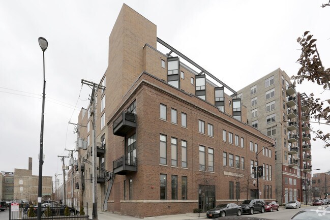 Primary Photo - The Daily News Building Apartments
