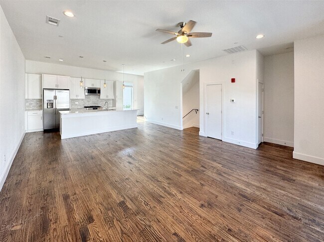 Photo - 1931 N Prairie Ave
