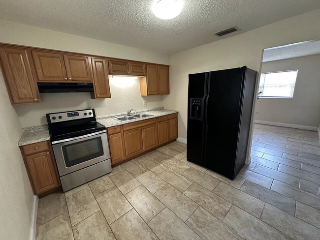 Photo - 303 W Myrtle St