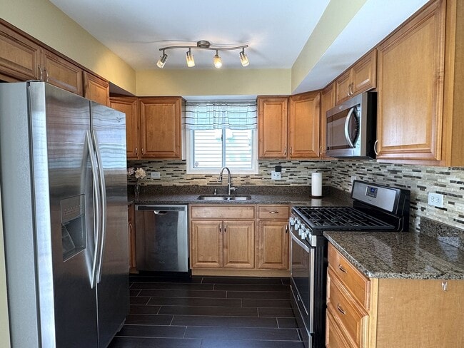 Photo - 1142 Greensfield Dr